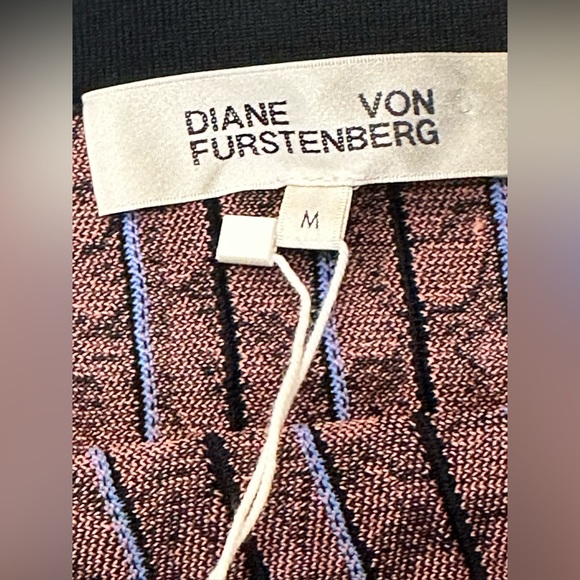 NWT DVF Woman Kalina Pleated Snake-print
Chiffon Midi Skirt Sky Blue -size M - Picture 8 of 8